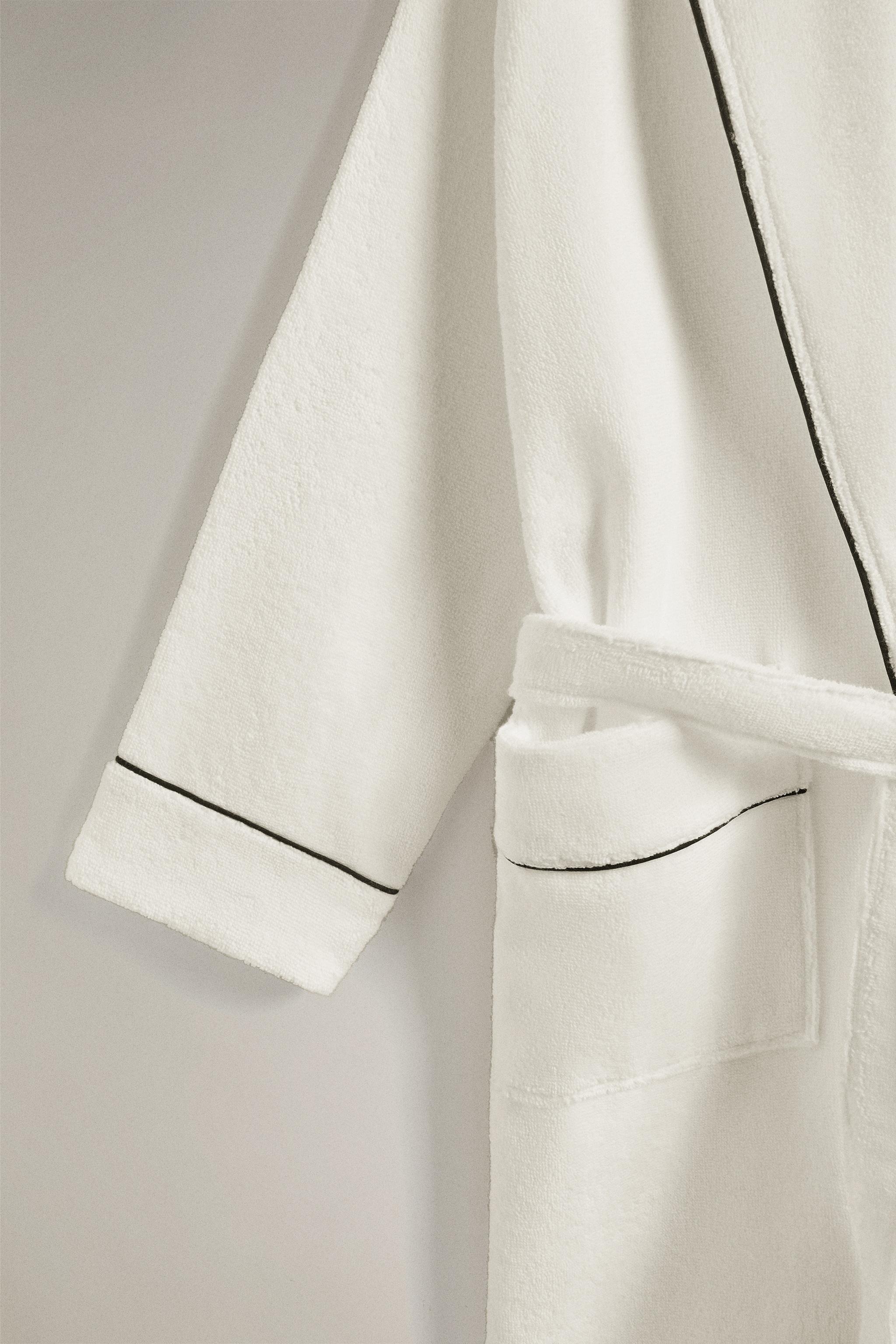 BATHROBE WITH PIPING (400 GXM²)